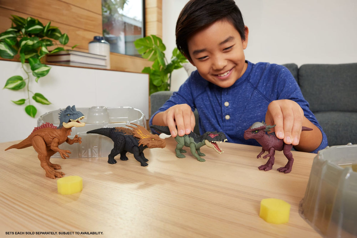 Jurassic World Dino Reveal 2 Dinosaur Toys in Battle Arena, Warm Water Changes Decoration