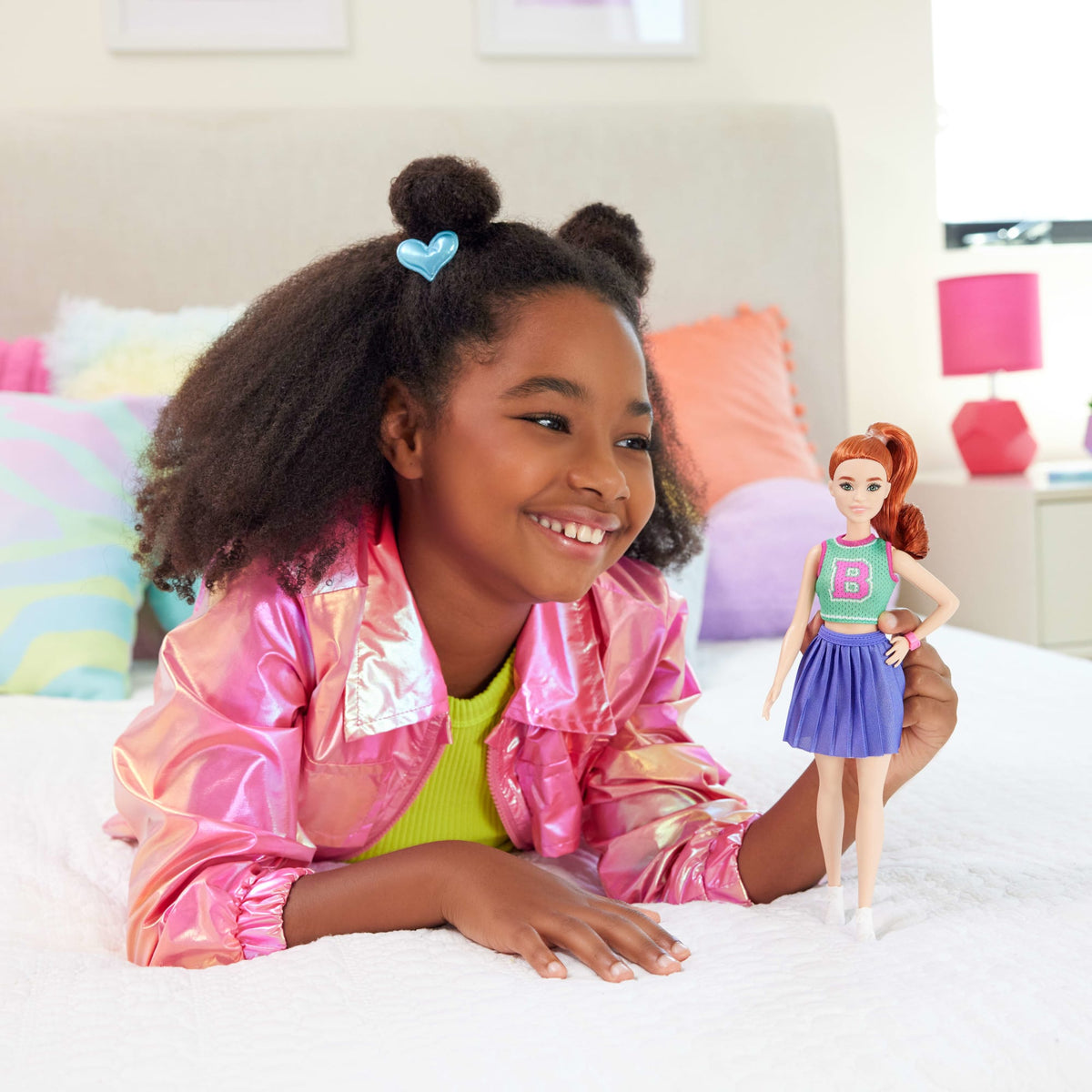 Barbie Fashionista Muñeca Playera Verde y Falda Morada