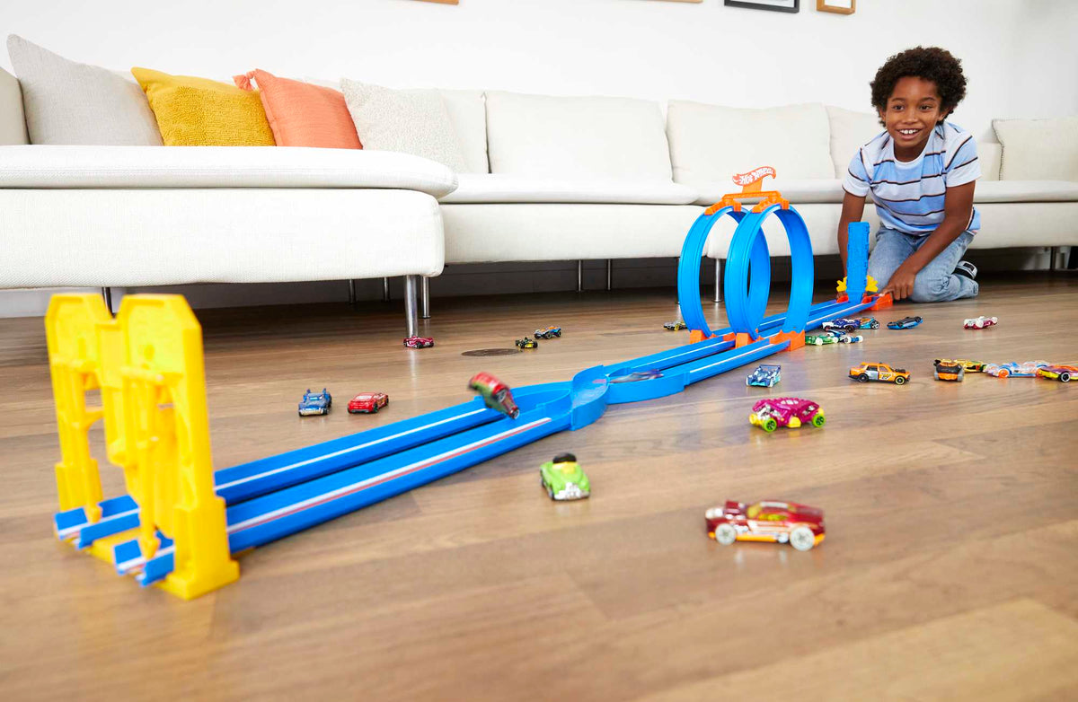 Hot Wheels Ultra Hots Wild Drive Drag Race